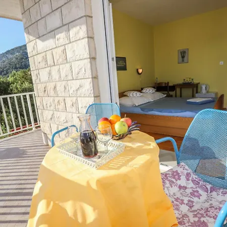 Apartment And Rooms Marlene Milna  Exterior photo