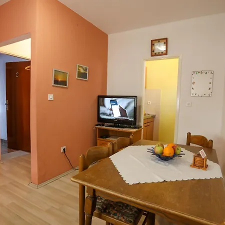 Apartment And Rooms Marlene Milna  Exterior photo