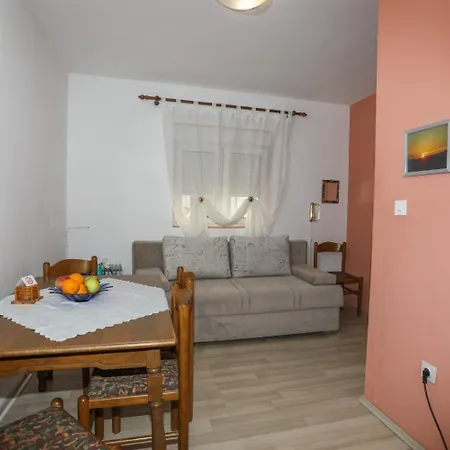 Apartment And Rooms Marlene Milna  Exterior photo
